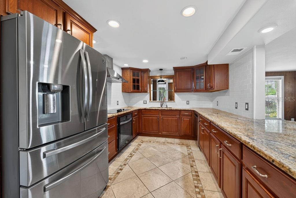 11005 N 27TH ST — photo 14