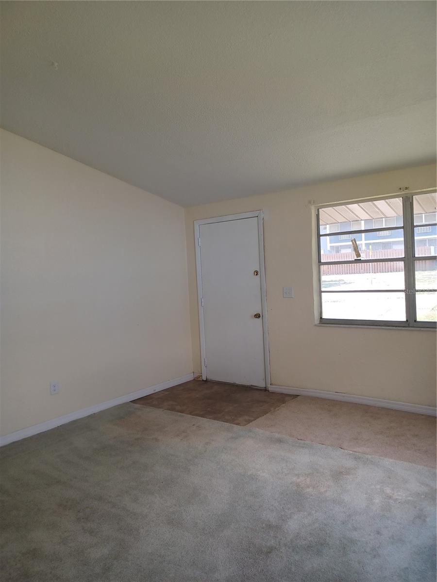 615 NORTH AVE — photo 8