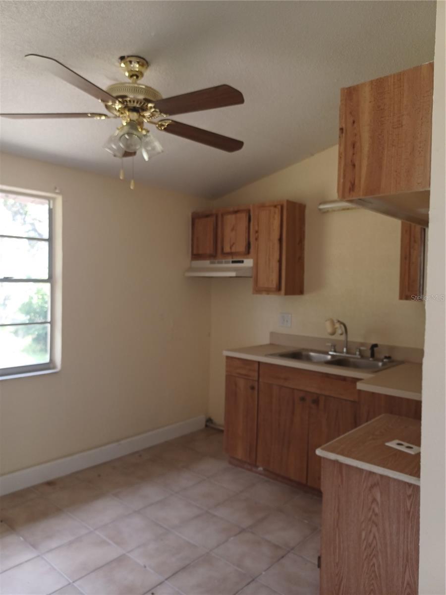 615 NORTH AVE — photo 3