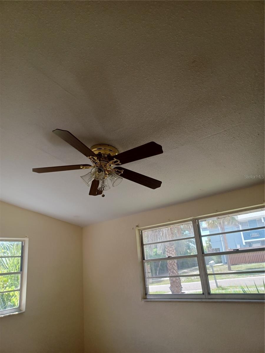 615 NORTH AVE — photo 13
