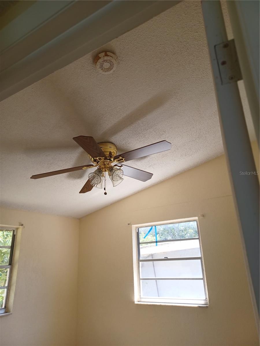 615 NORTH AVE — photo 14