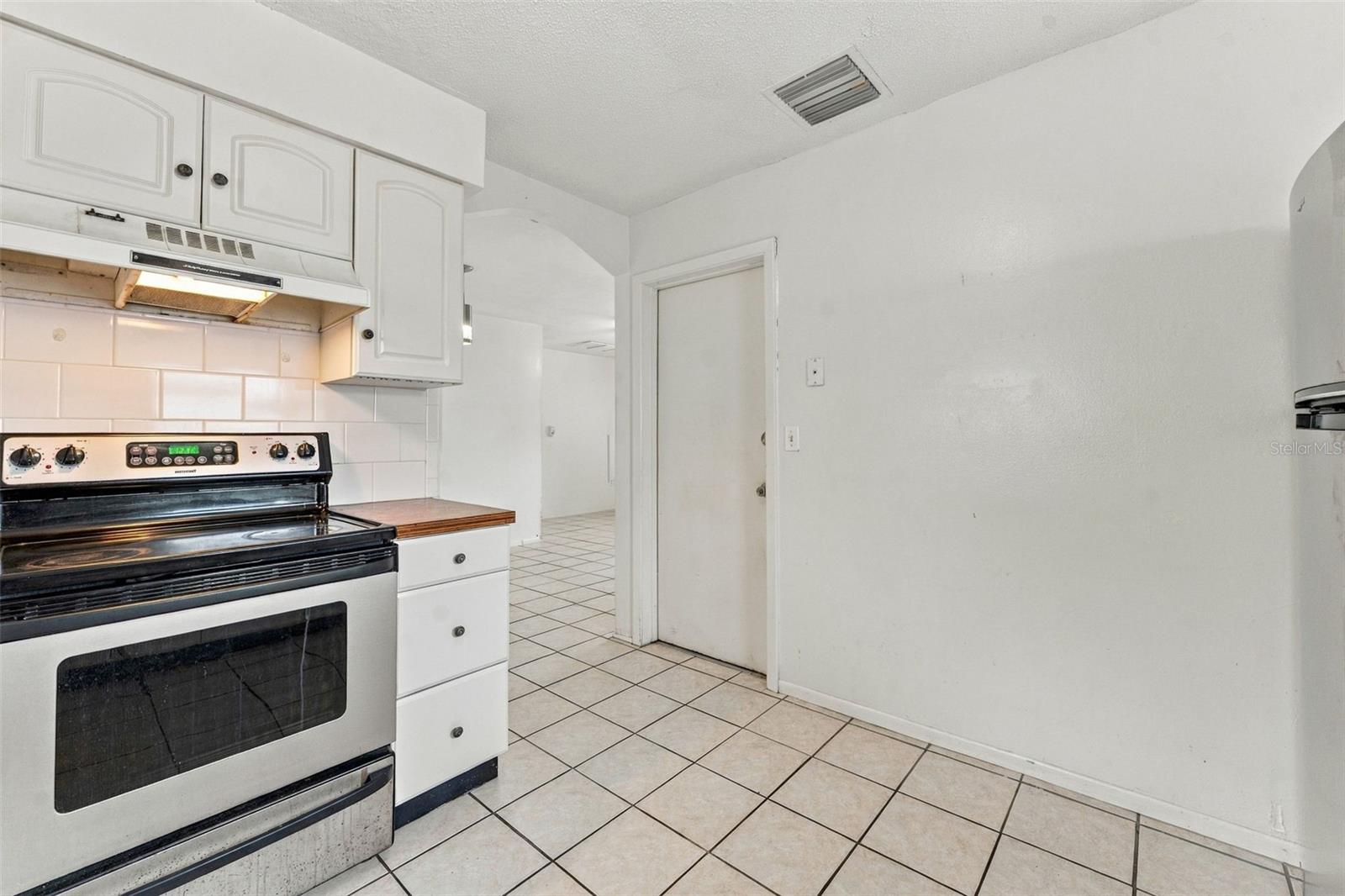 7303 RIVERBANK DR — photo 8