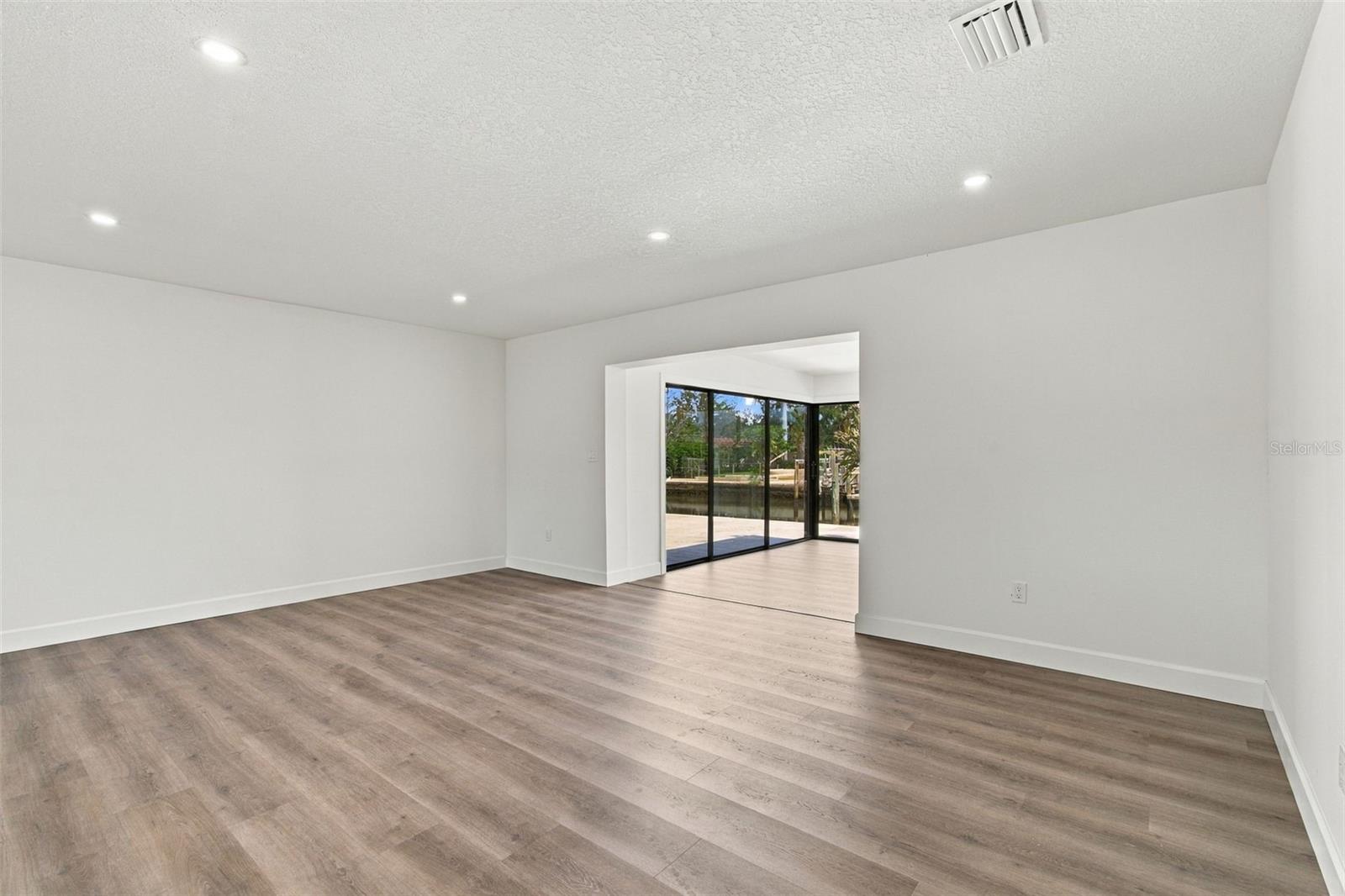 8725 THORNWOOD LN — photo 37
