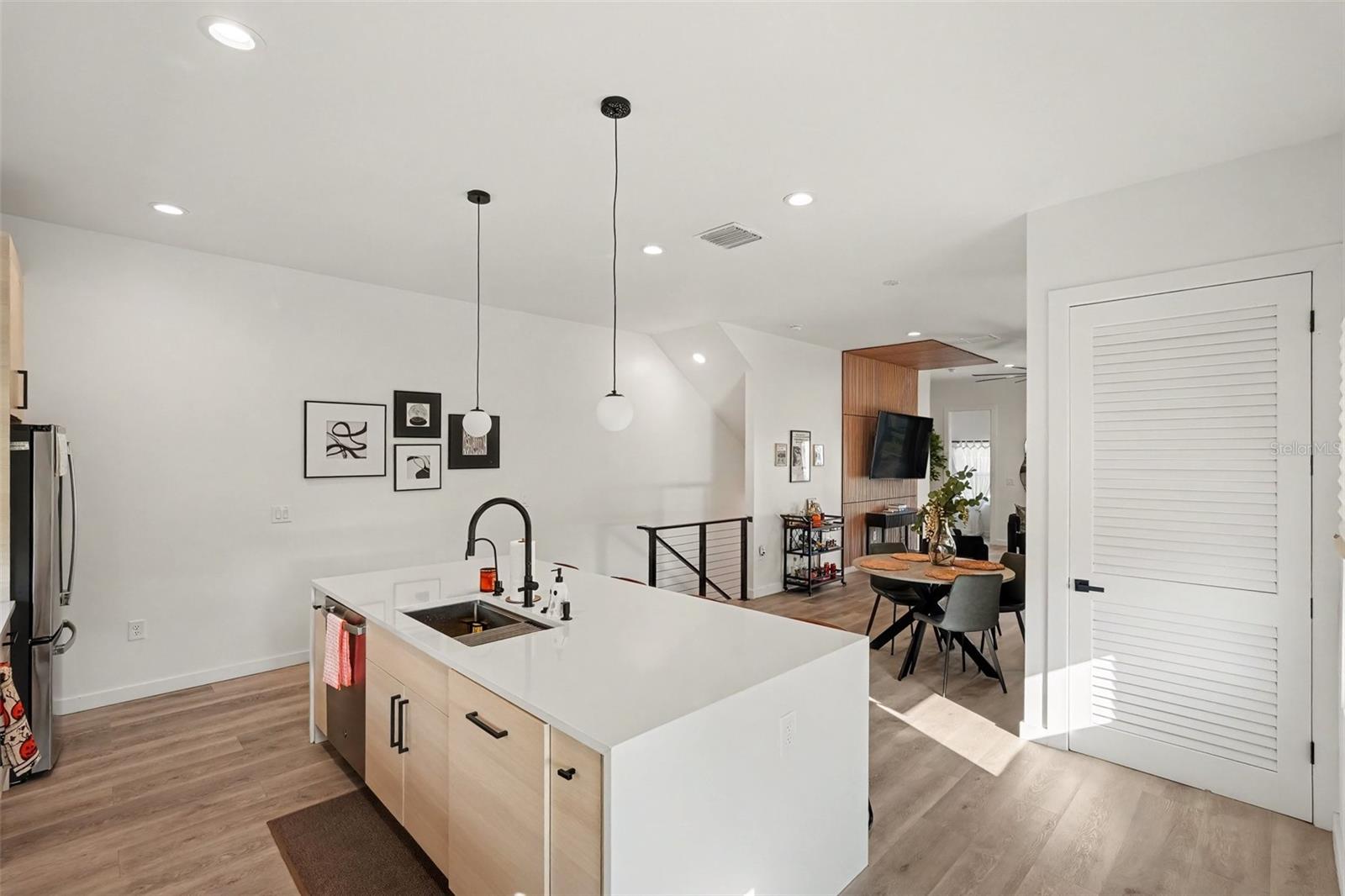 102 W ADALEE ST #1 — photo 5