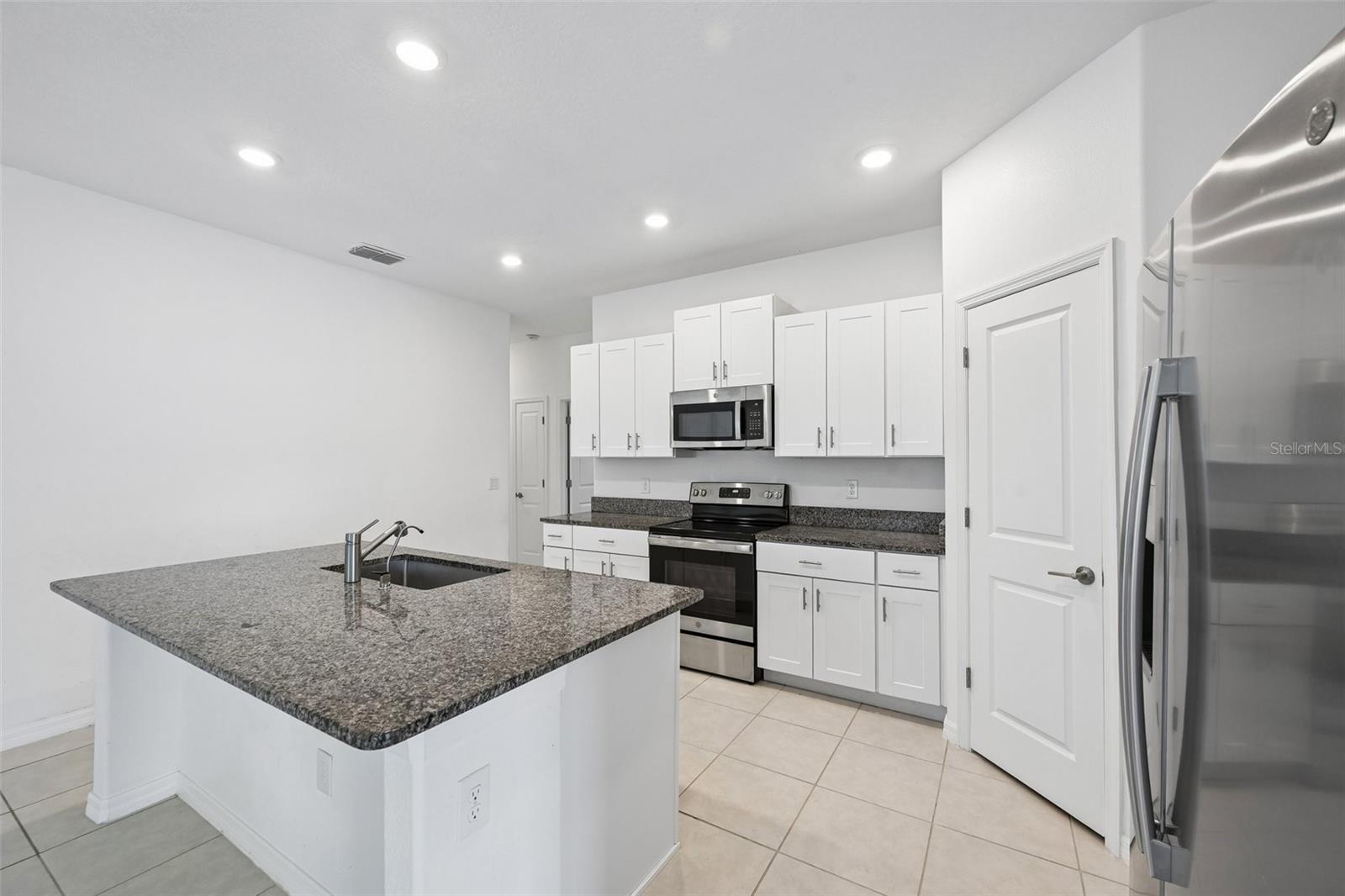 5517 BLUE AZURE DR — photo 10
