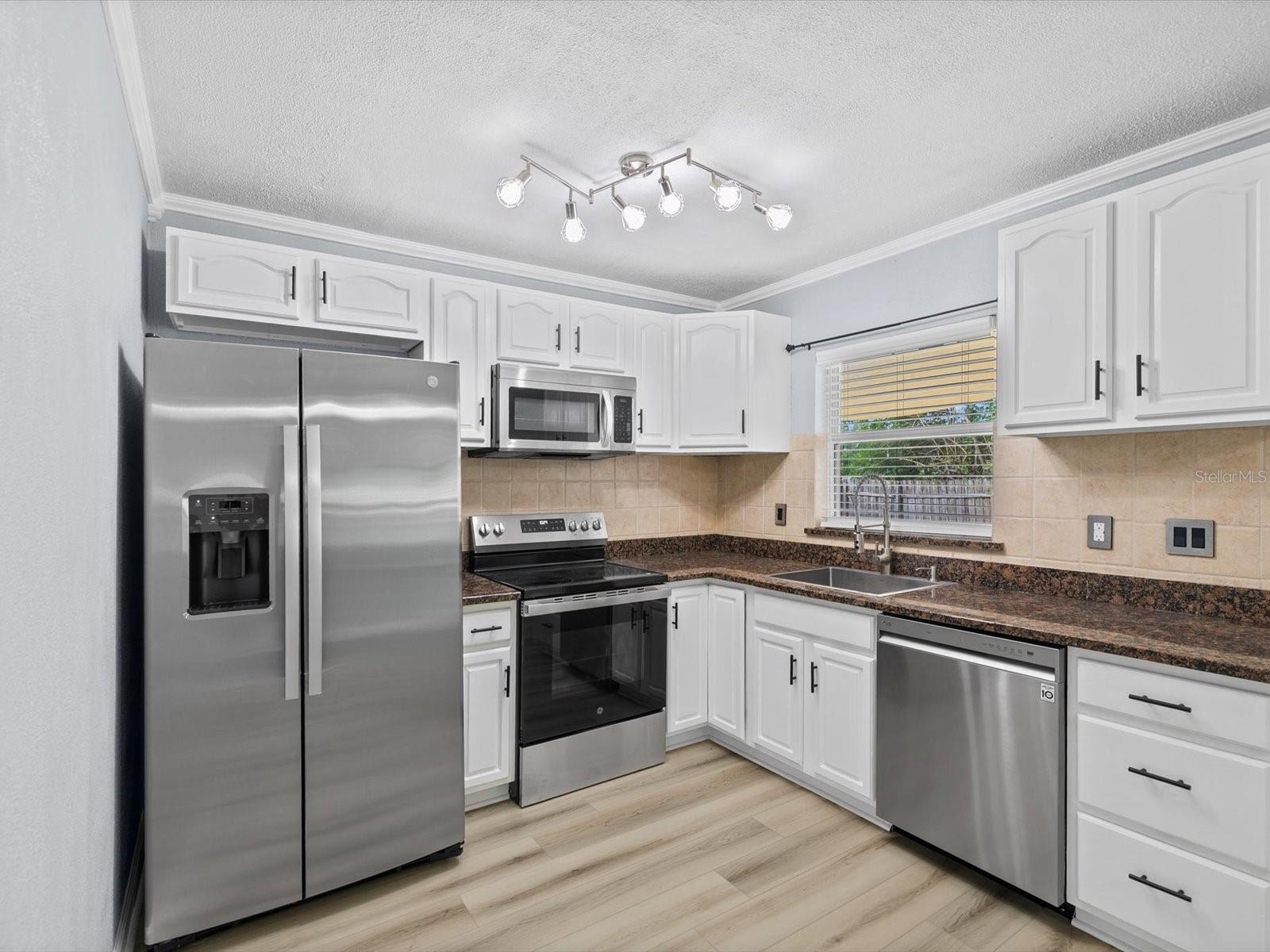 1168 KEENE RD — photo 3