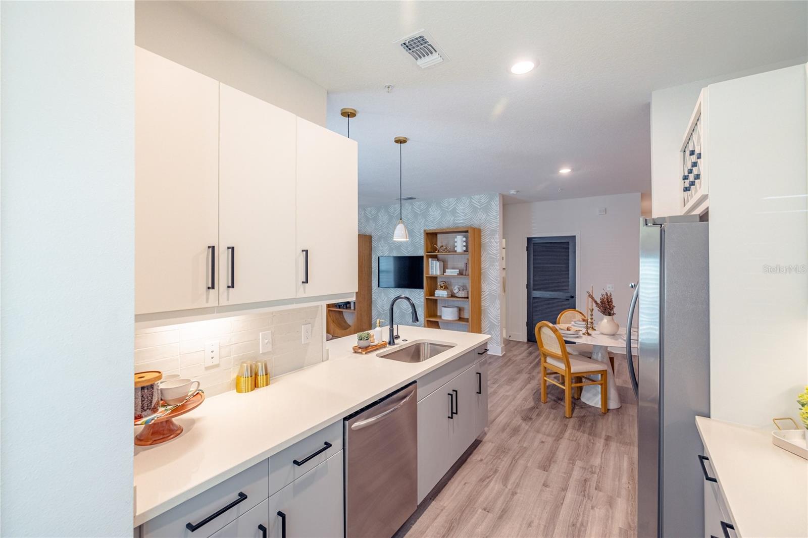 1420 LAKEFRONT DR #1201 — photo 4