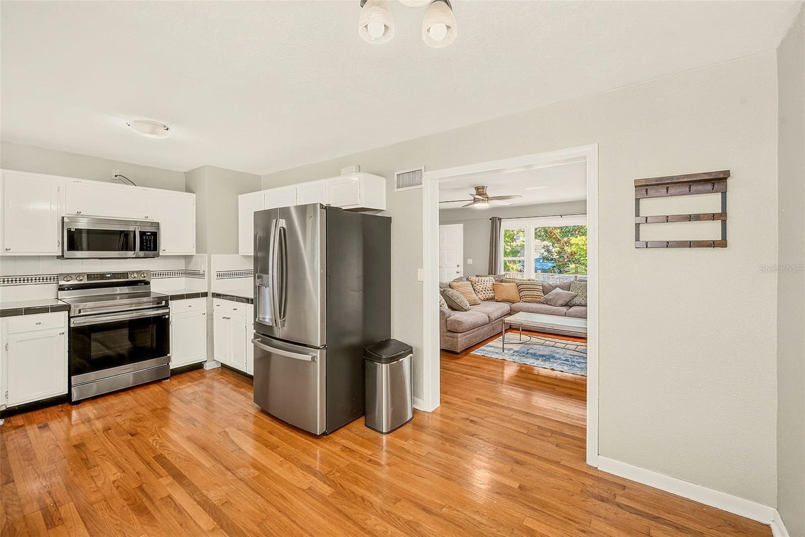 100 N ARCTURAS AVE — photo 6
