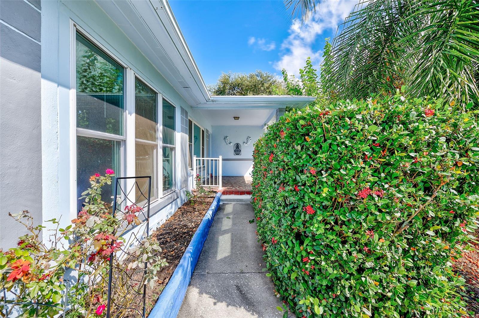 100 N ARCTURAS AVE — photo 24