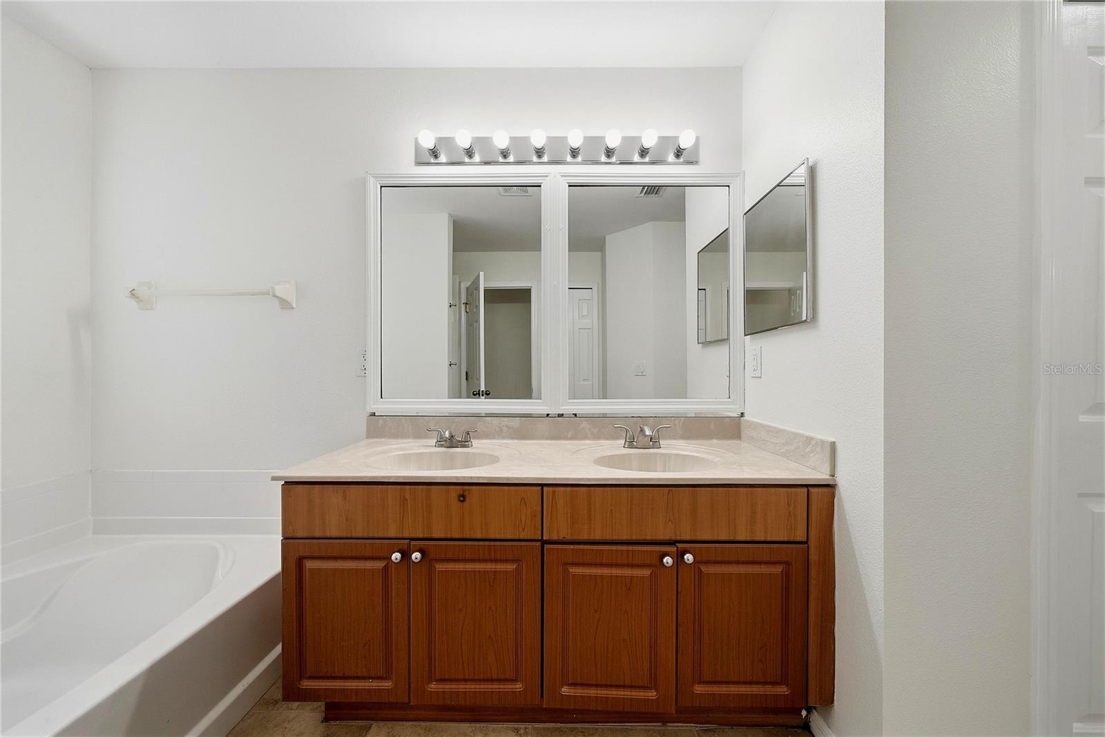 11441 CRESTLAKE VILLAGE — photo 24