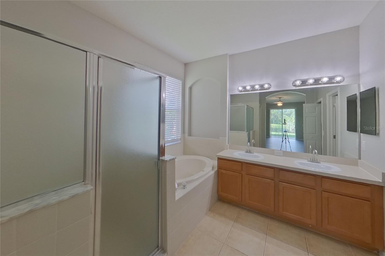 Home in RIVERVIEW — photo 10