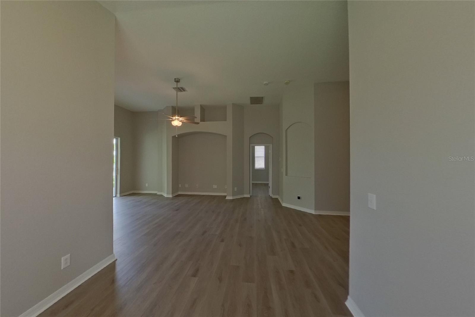Home in RIVERVIEW — photo 4
