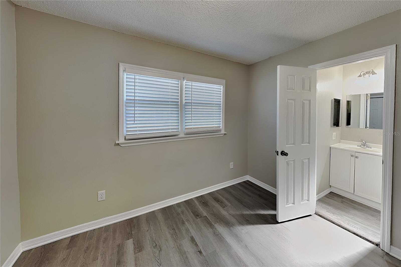 Home in BRADENTON — photo 12