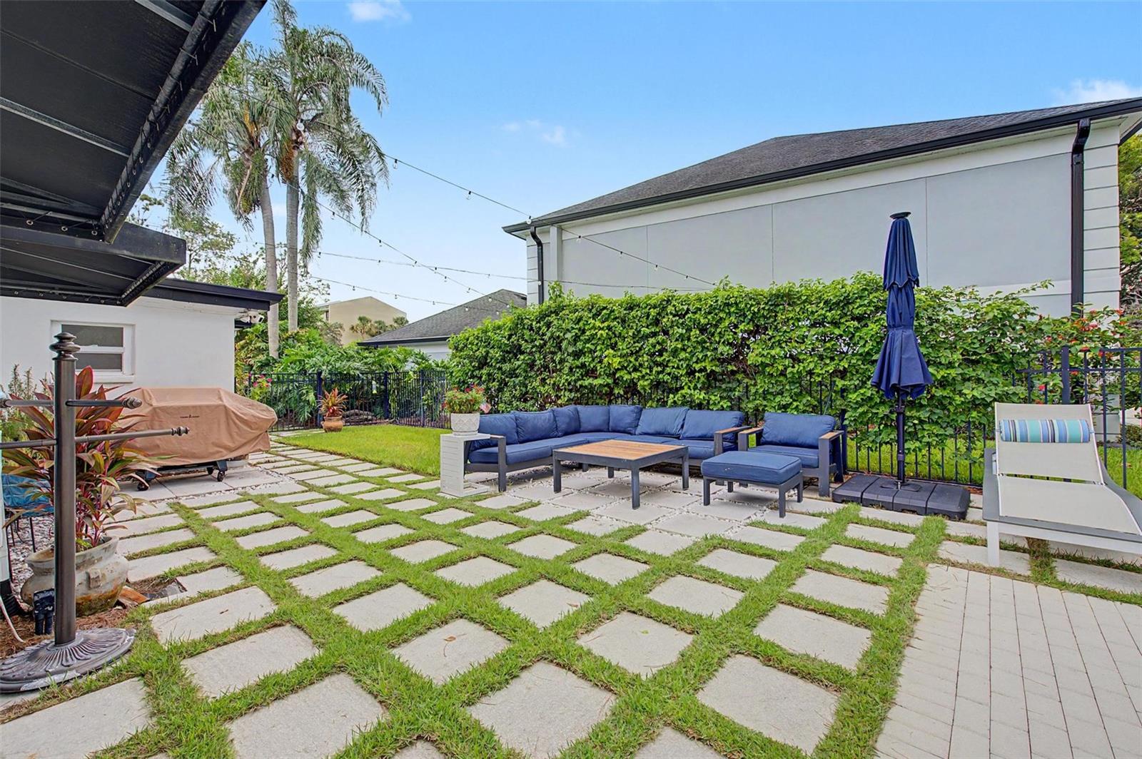 3909 NORTHAMPTON WAY — photo 35