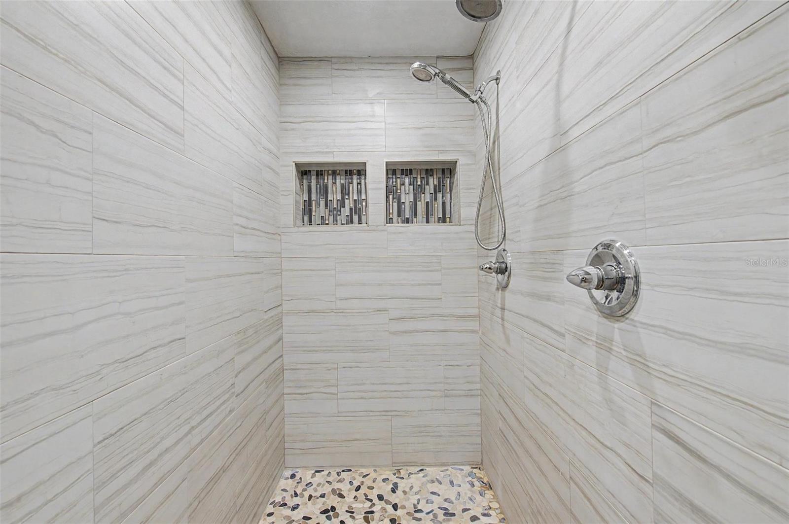 3909 NORTHAMPTON WAY — photo 28