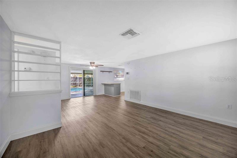 9040 LUNAR LN — photo 7