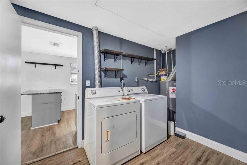 9040 LUNAR LN — photo 12