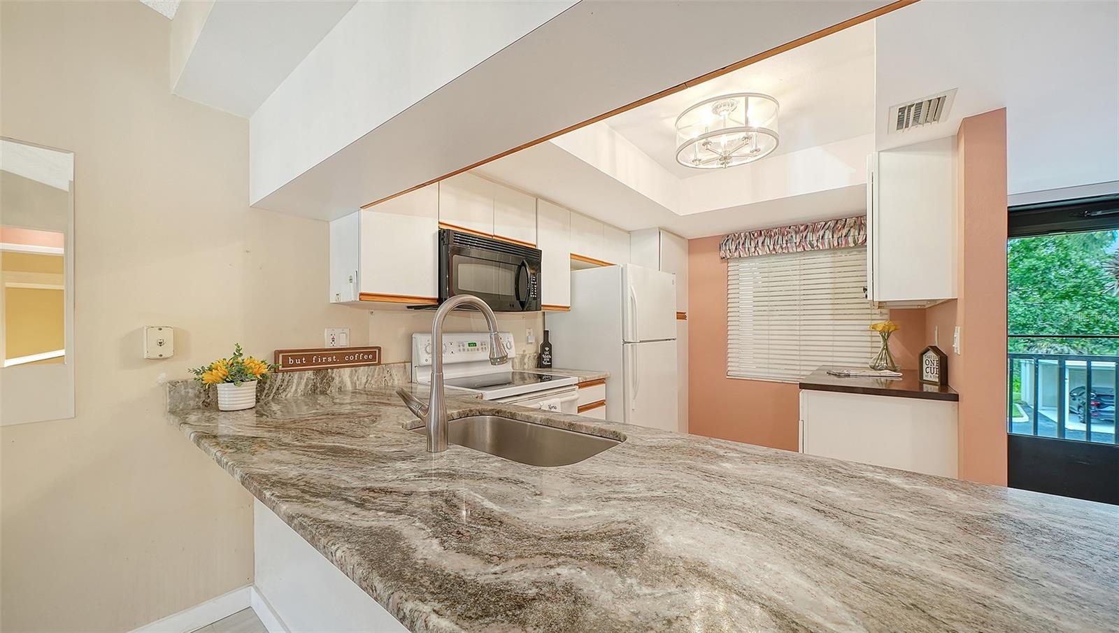 7652 EAGLE CREEK DR #7598 — photo 17