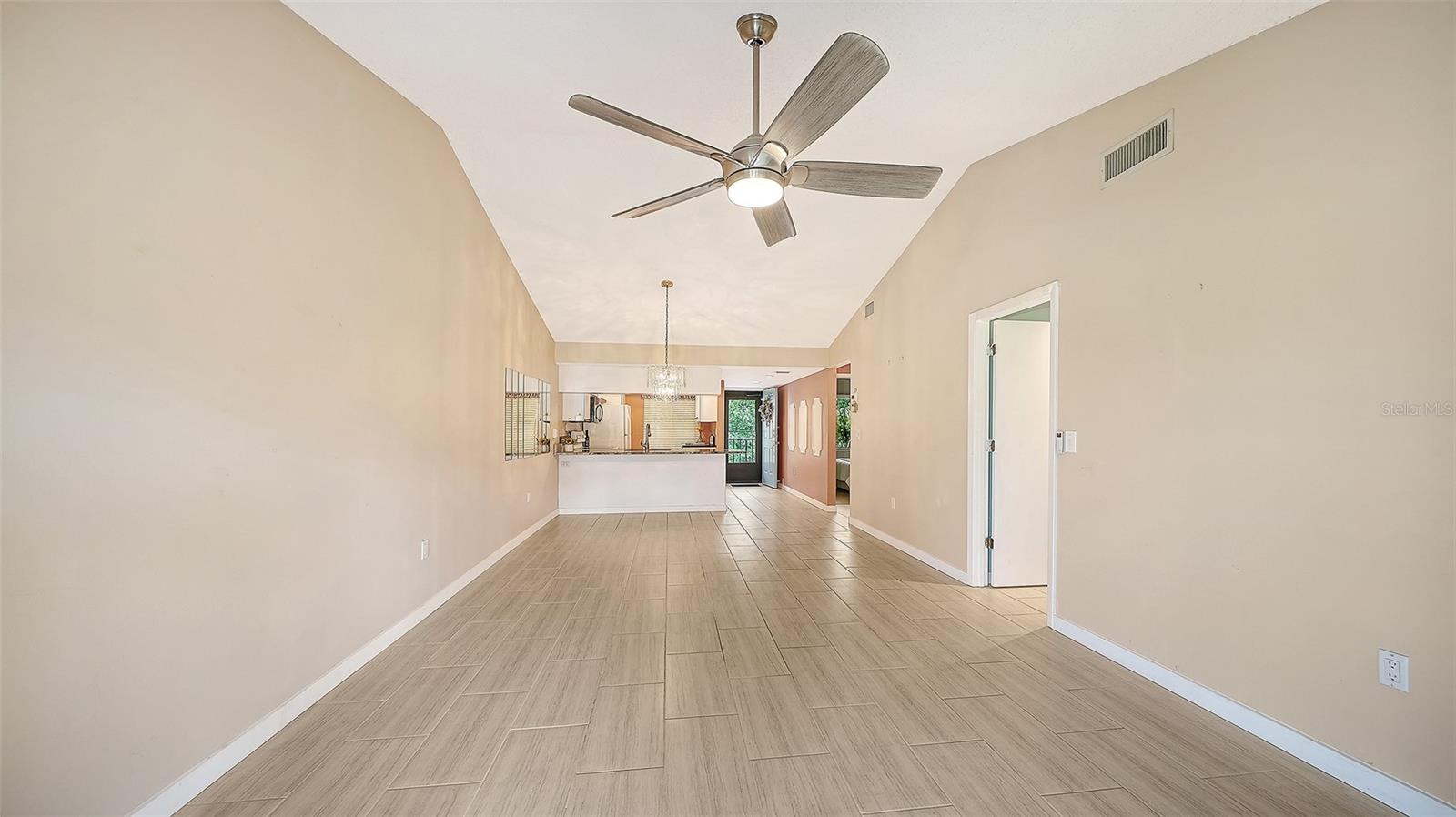 7652 EAGLE CREEK DR #7598 — photo 11