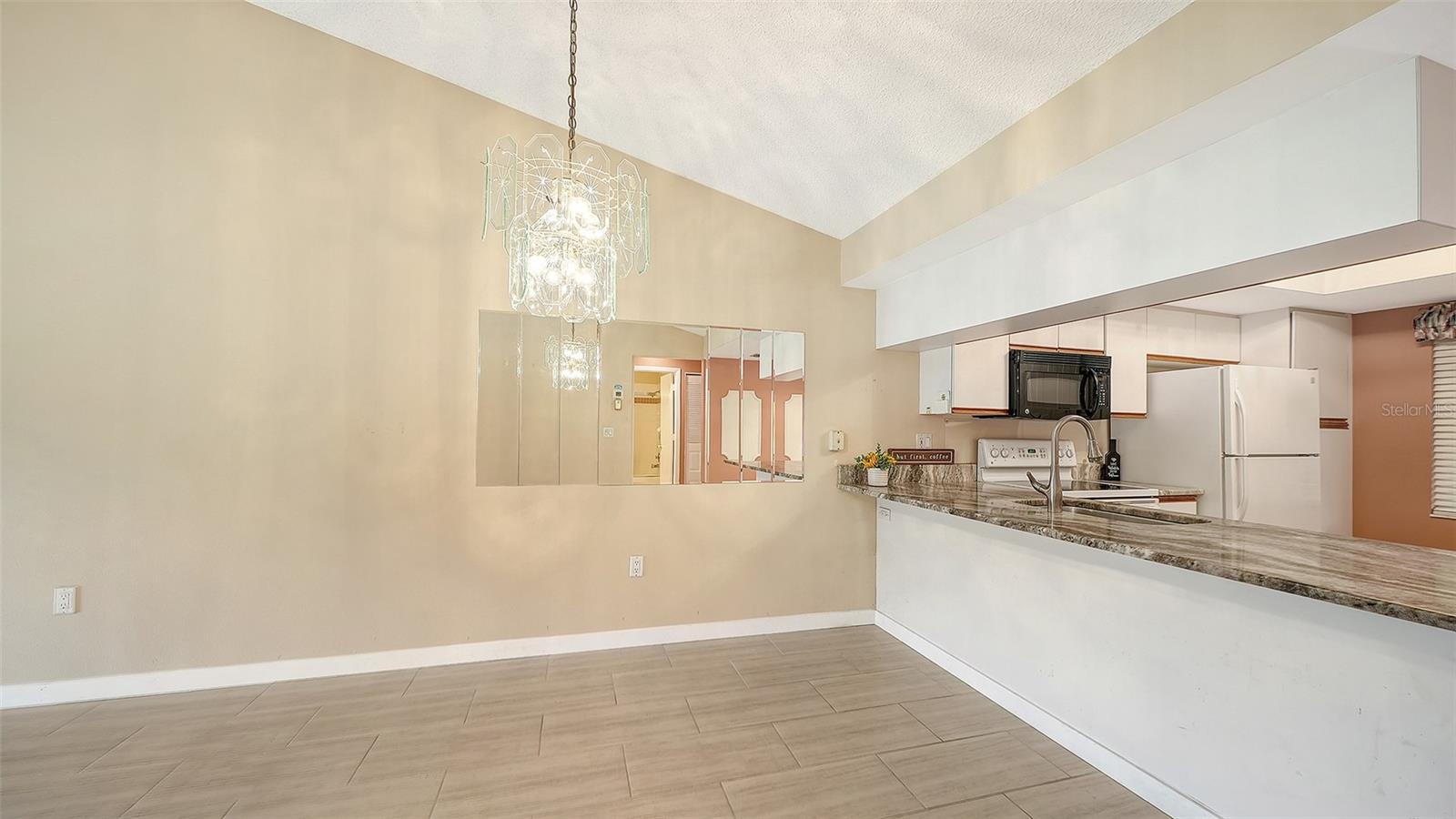 7652 EAGLE CREEK DR #7598 — photo 16