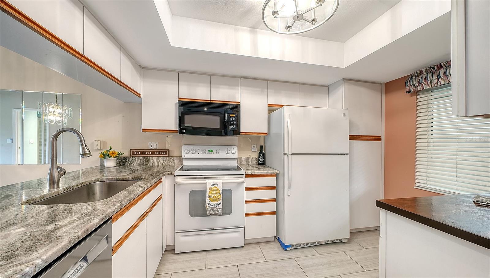 7652 EAGLE CREEK DR #7598 — photo 22