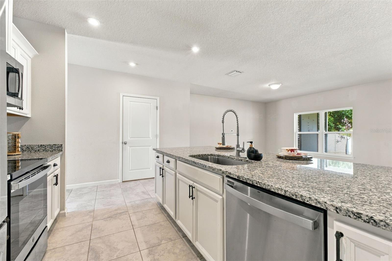 10646 HAWKS LANDING DR — photo 15