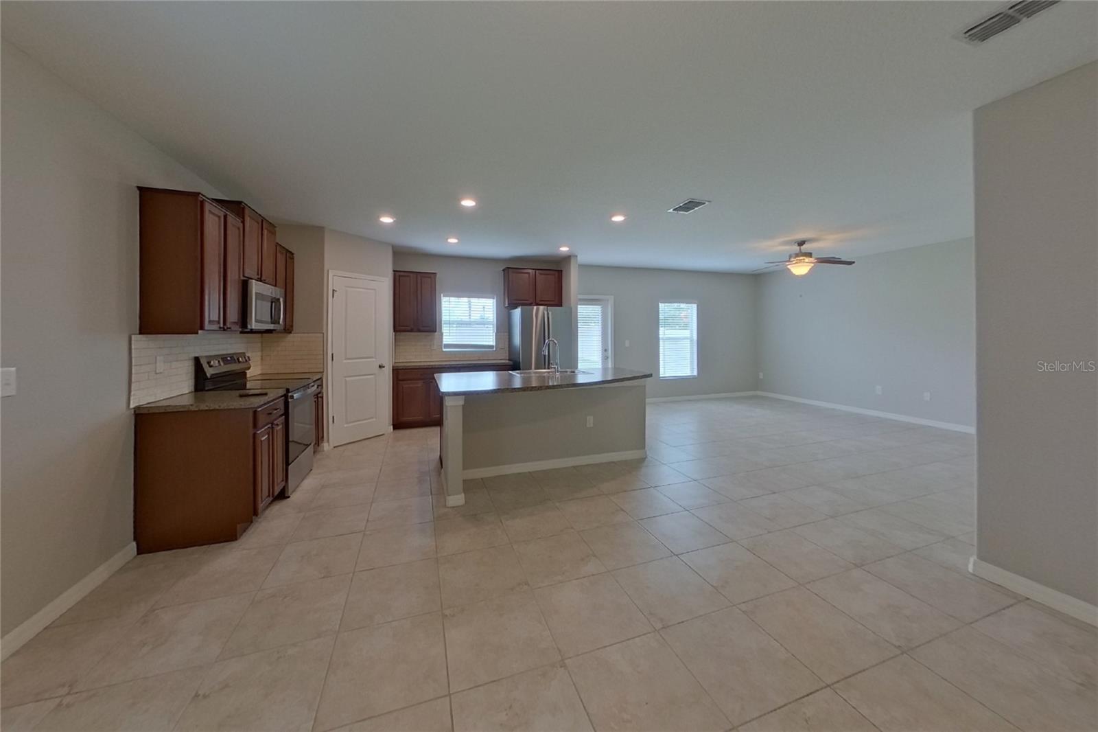 Home in WIMAUMA — photo 4