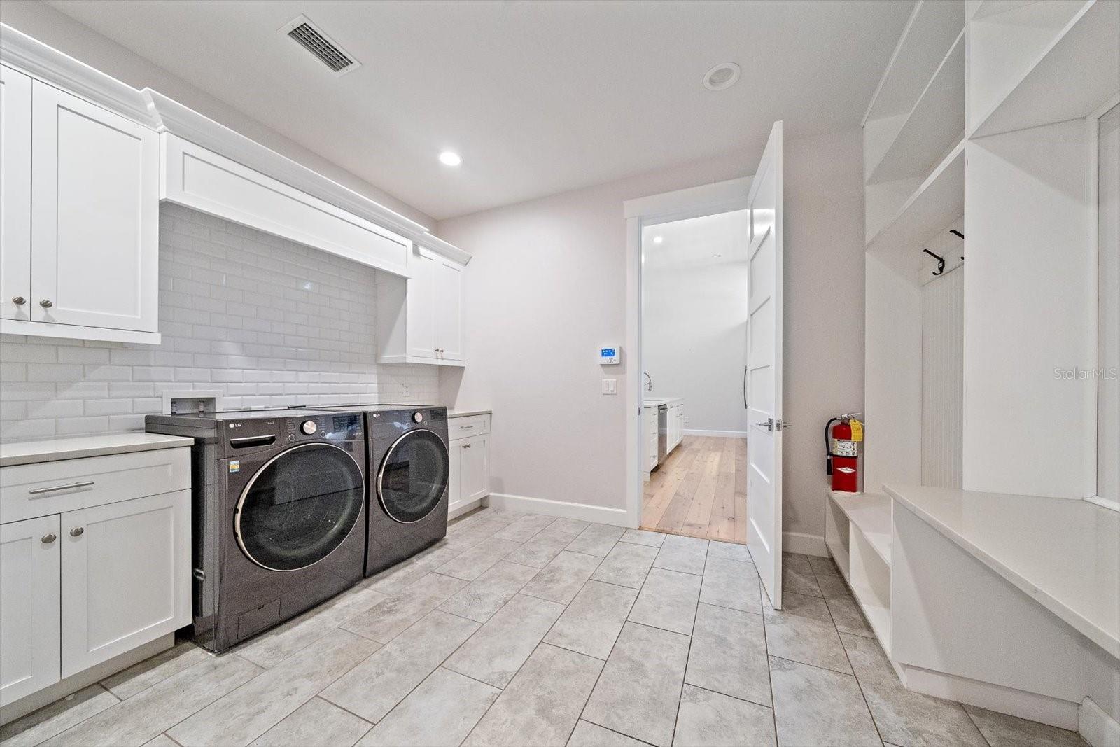 2436 ARLINGTON ST — photo 44