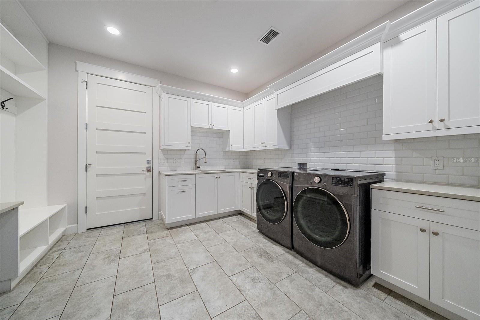 2436 ARLINGTON ST — photo 43