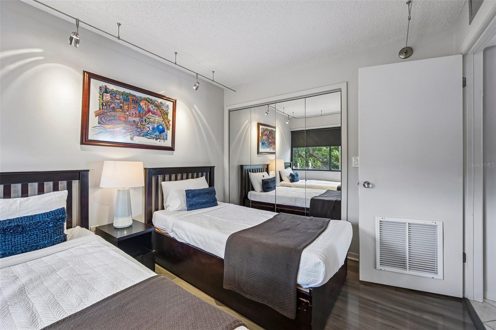 1900 COVE II PL #122 — photo 38