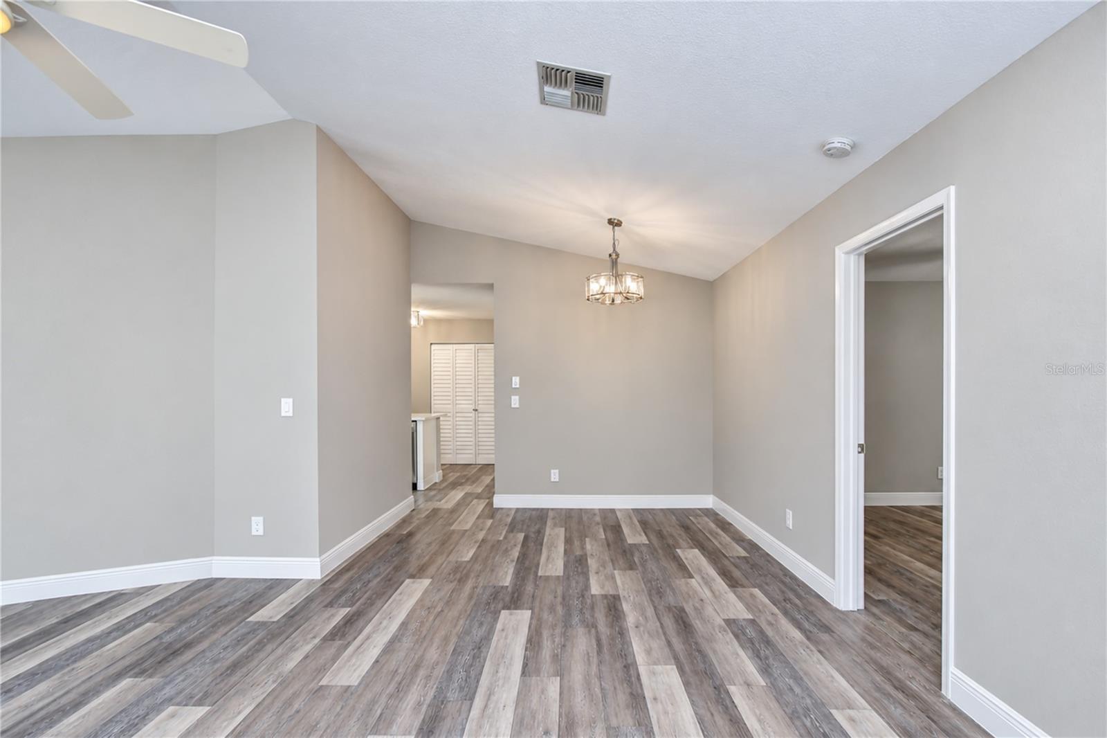 3942 SHORESIDE CIR — photo 6