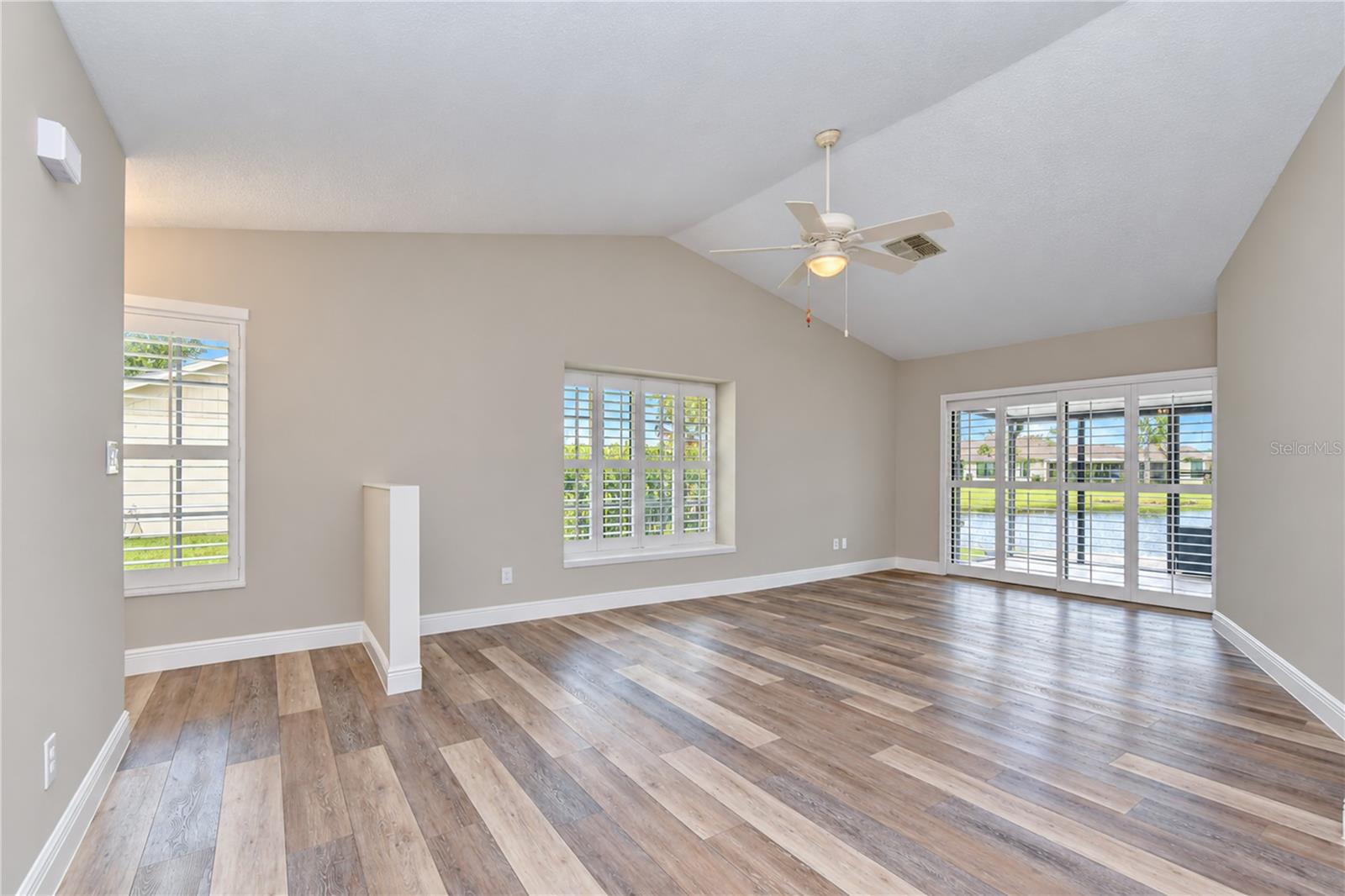 3942 SHORESIDE CIR — photo 3