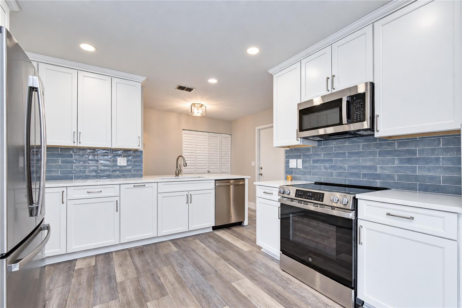3942 SHORESIDE CIR — photo 9