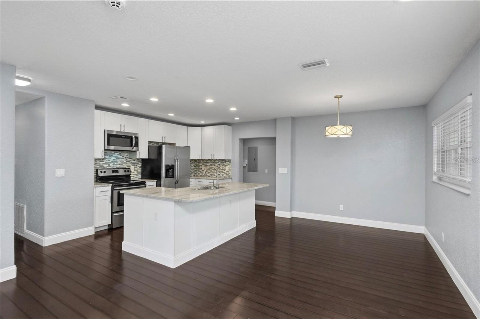 1520 S CHURCH AVE — photo 13