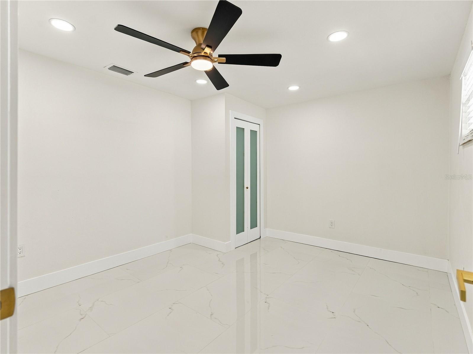 8423 N PACKWOOD AVE — photo 22