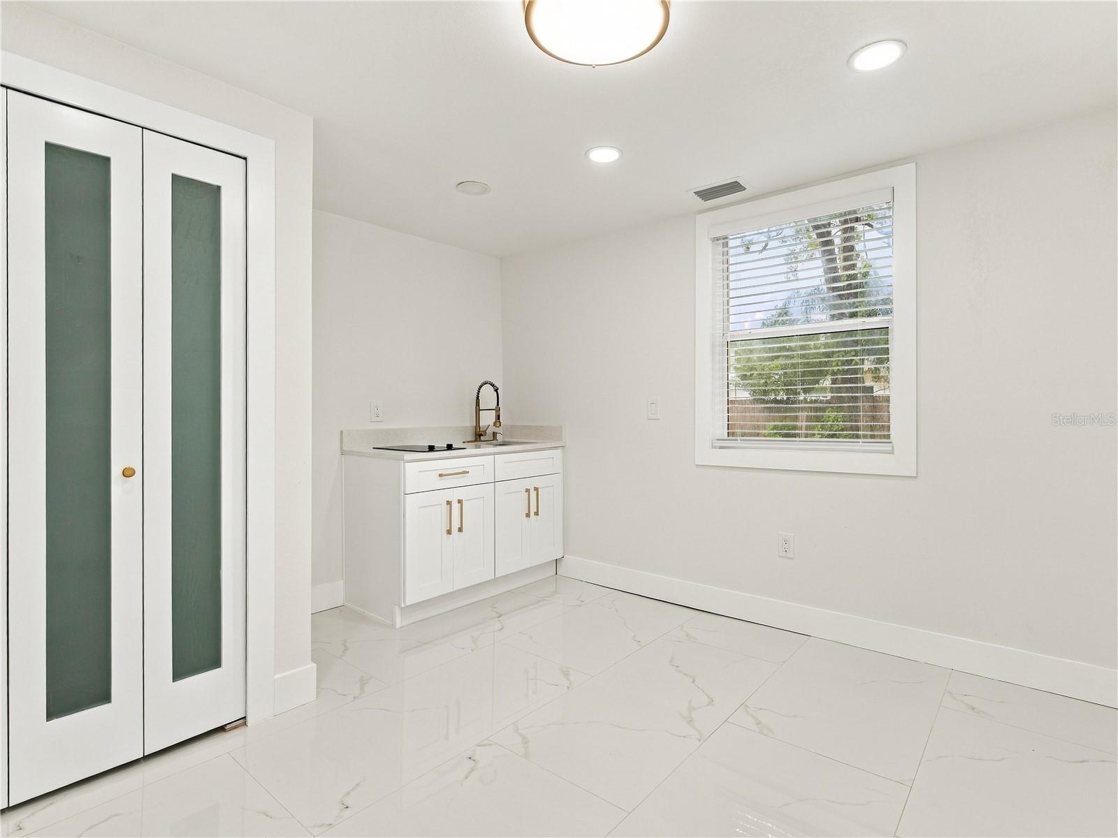 8423 N PACKWOOD AVE — photo 26