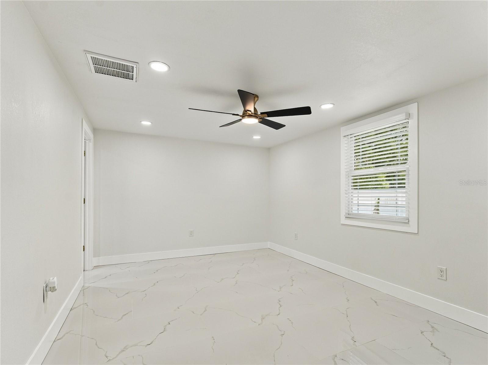 8423 N PACKWOOD AVE — photo 25