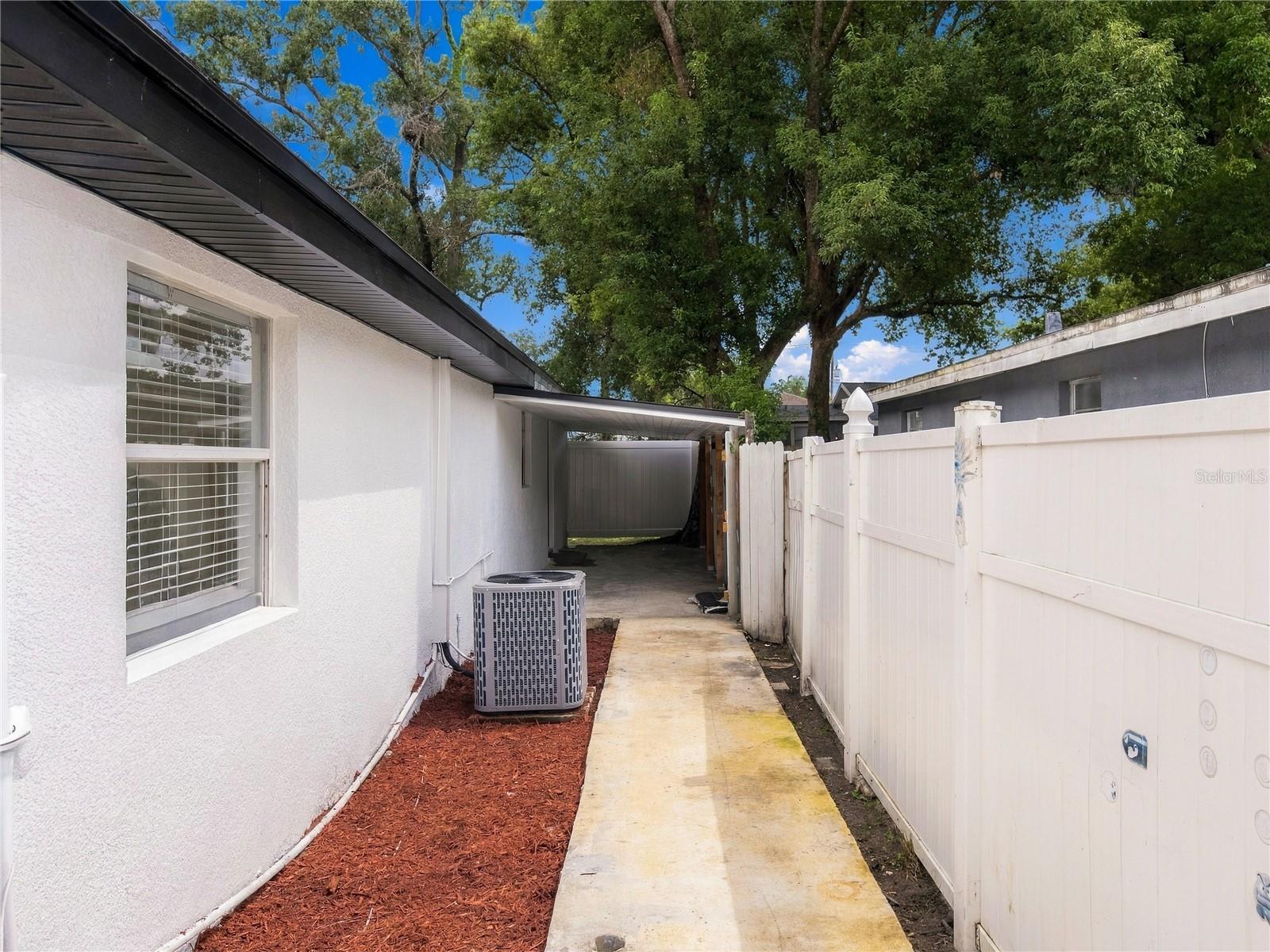 8423 N PACKWOOD AVE — photo 31