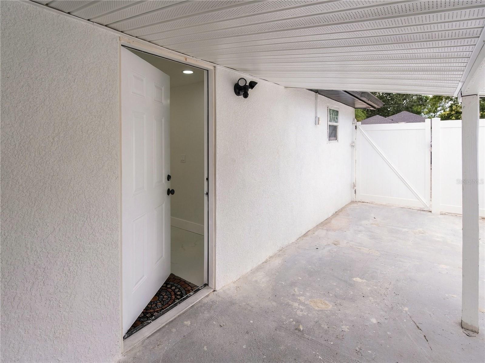 8423 N PACKWOOD AVE — photo 30