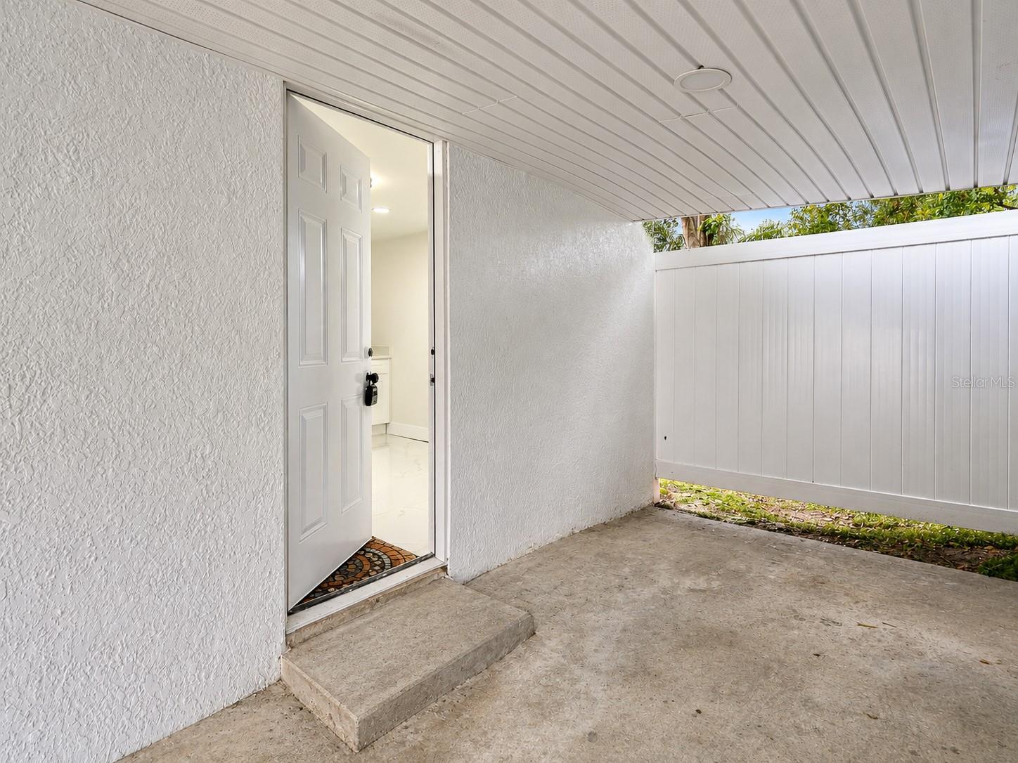 8423 N PACKWOOD AVE — photo 29