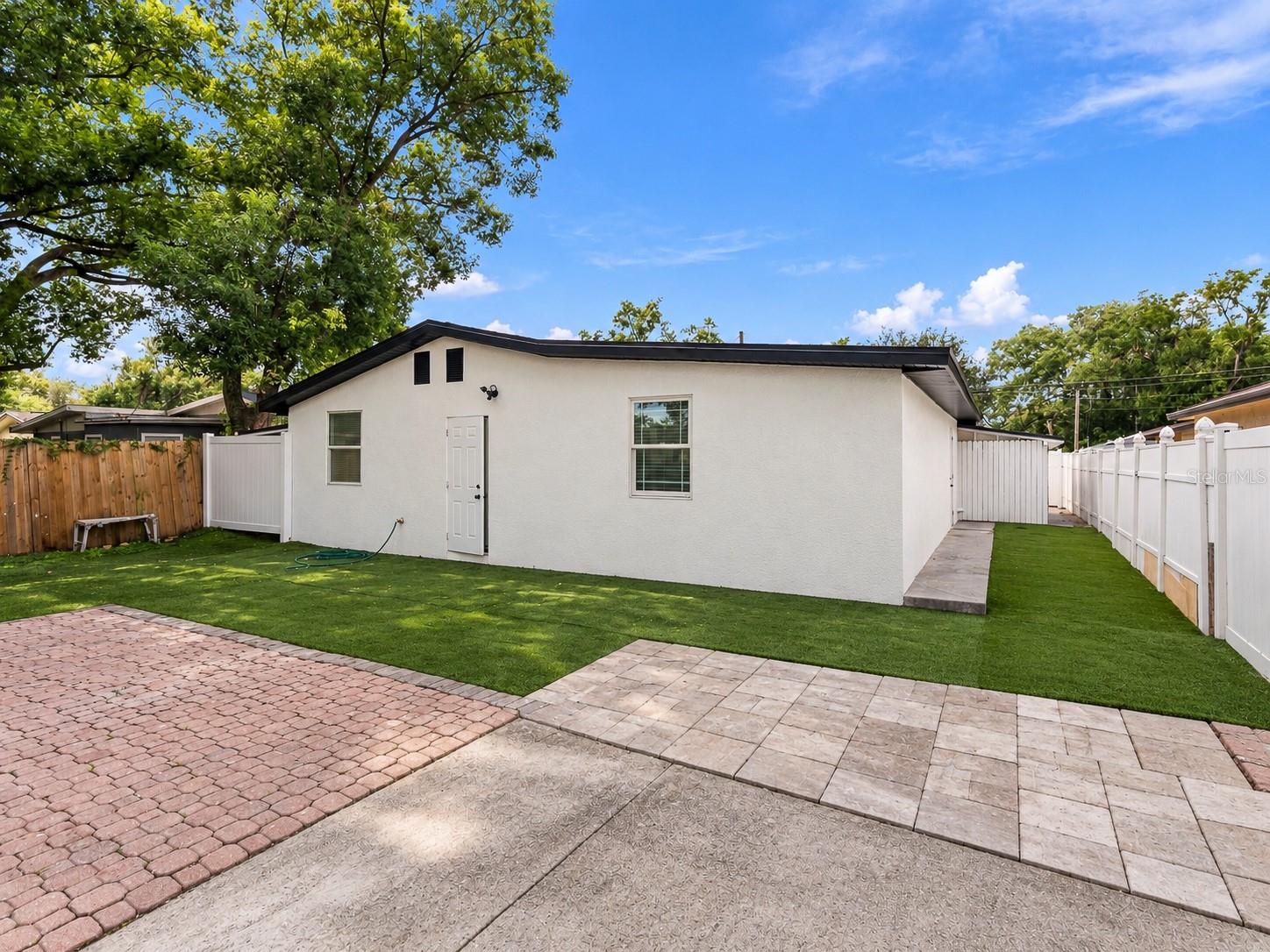 8423 N PACKWOOD AVE — photo 32
