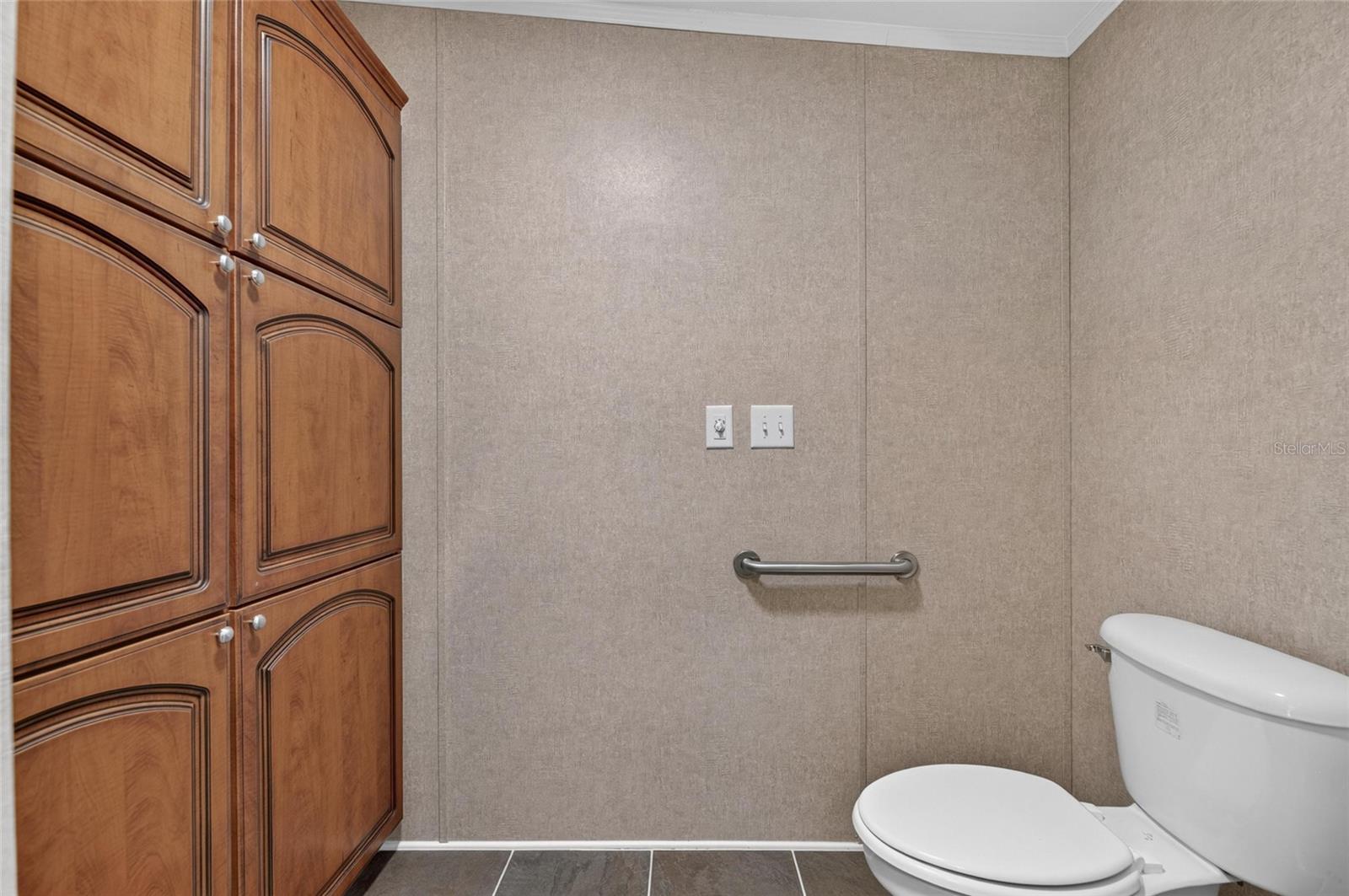 10054 COLLINGWOOD AVE — photo 34