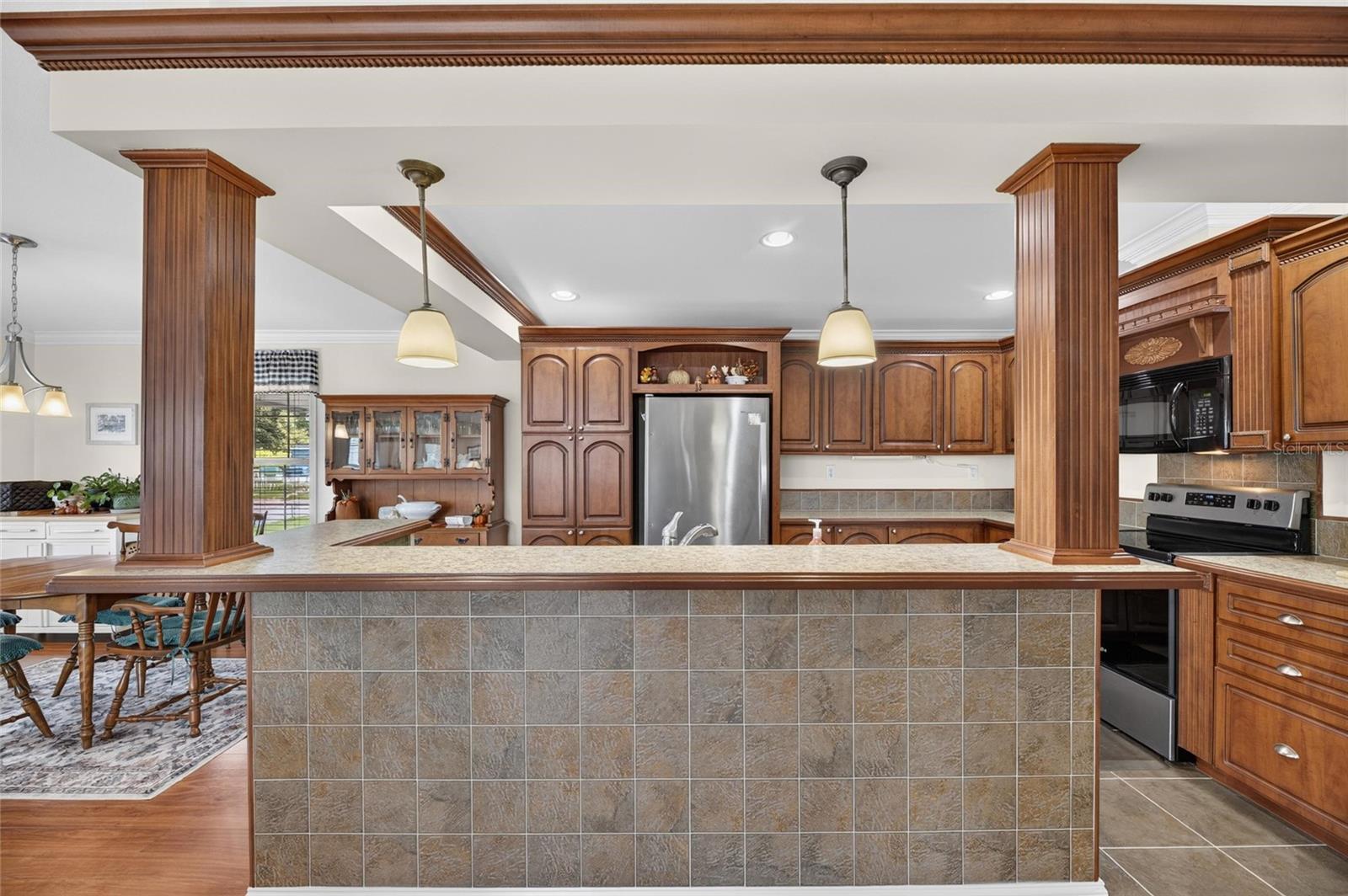 10054 COLLINGWOOD AVE — photo 15