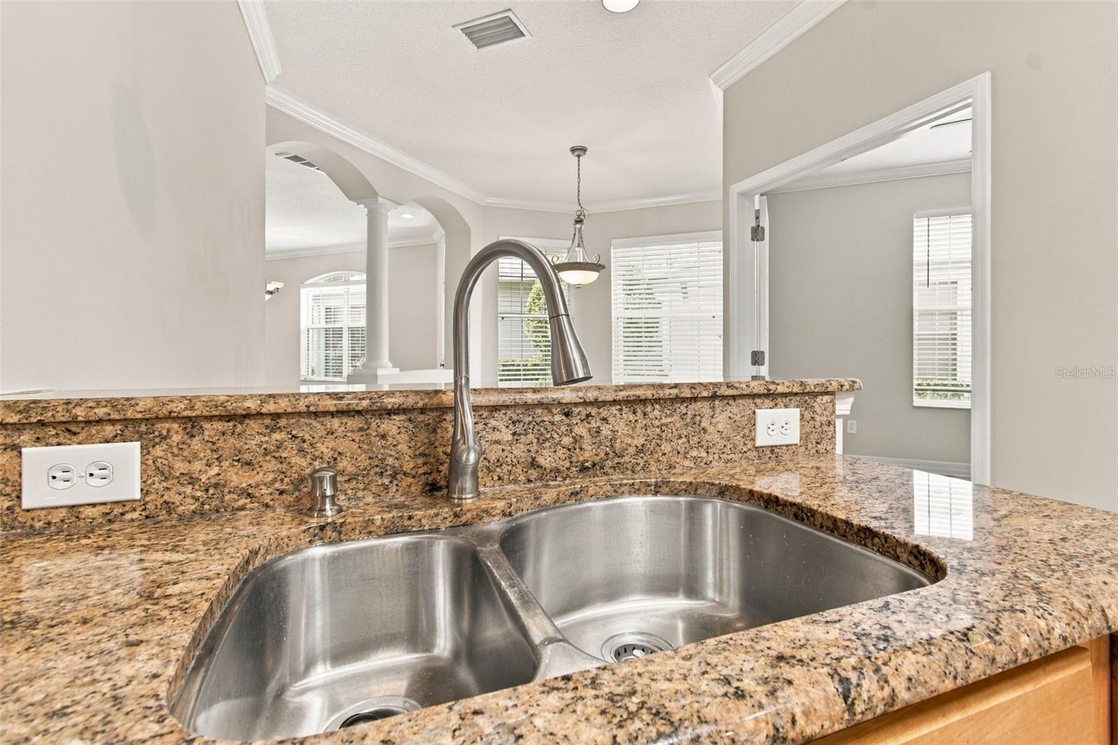 7526 DEER PATH LN — photo 15