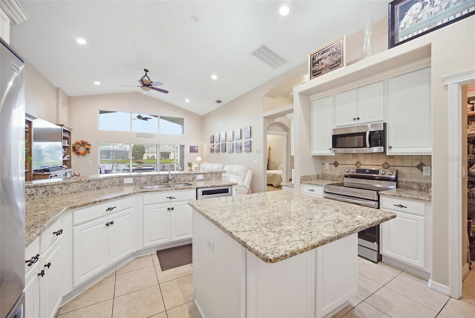 4818 DIAMONDS PALM LOOP — photo 11