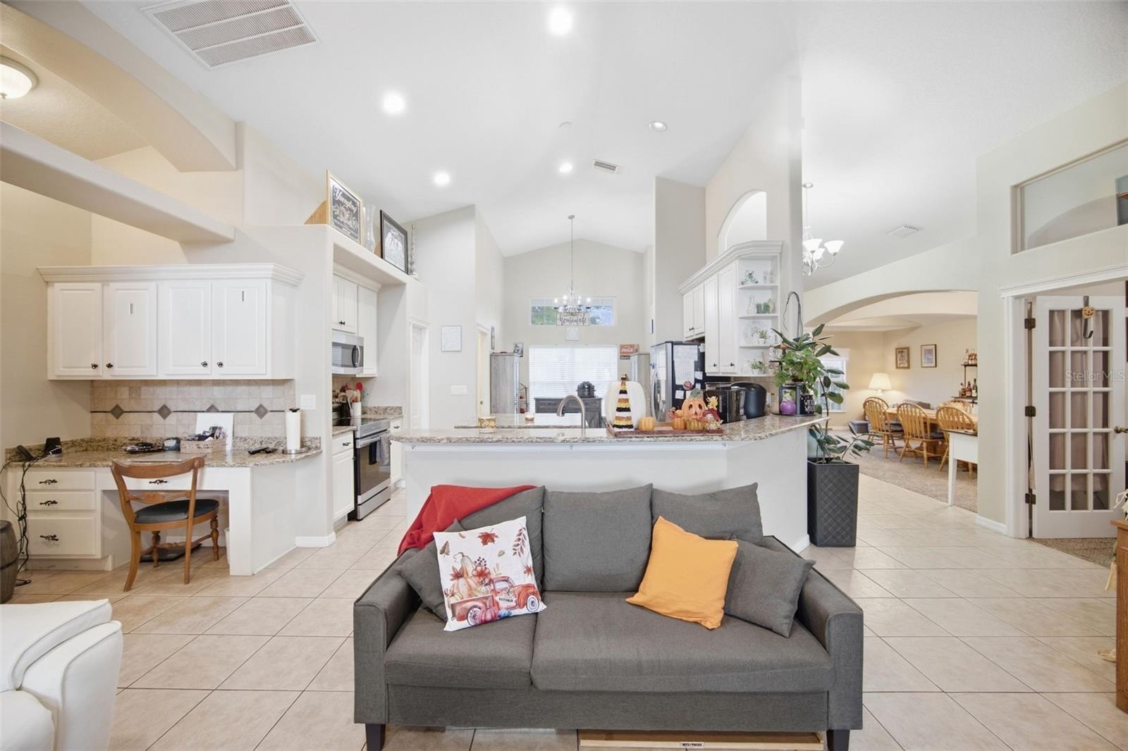 4818 DIAMONDS PALM LOOP — photo 4