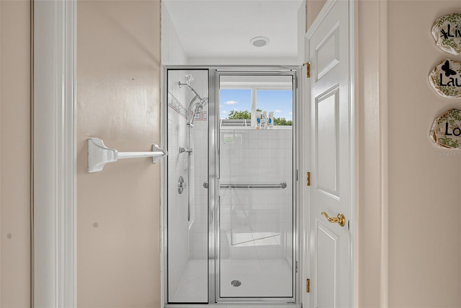 9108 WOODRIDGE RUN DR — photo 36