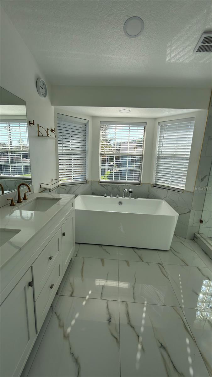 5451 TROPIC DR — photo 15