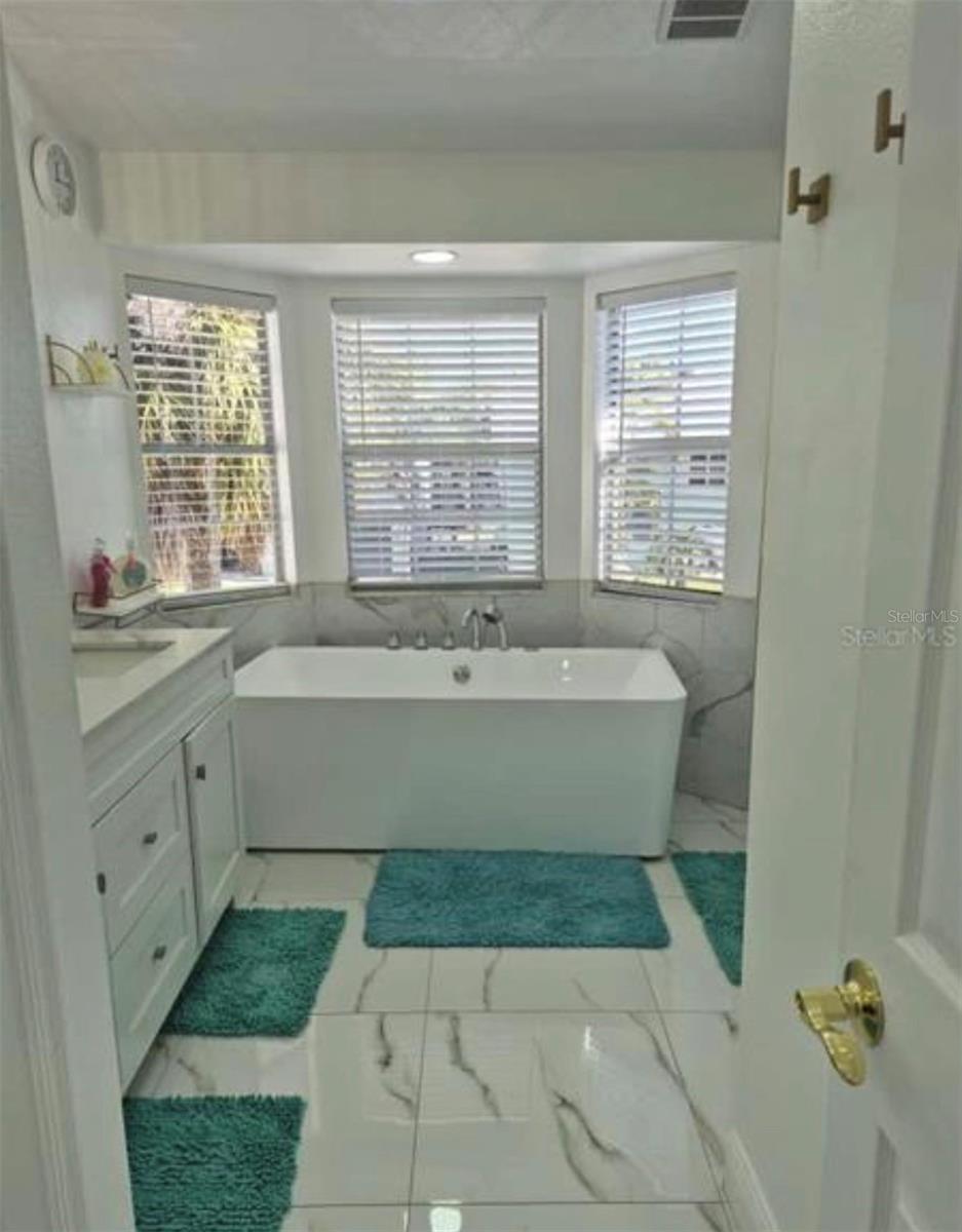 5451 TROPIC DR — photo 12