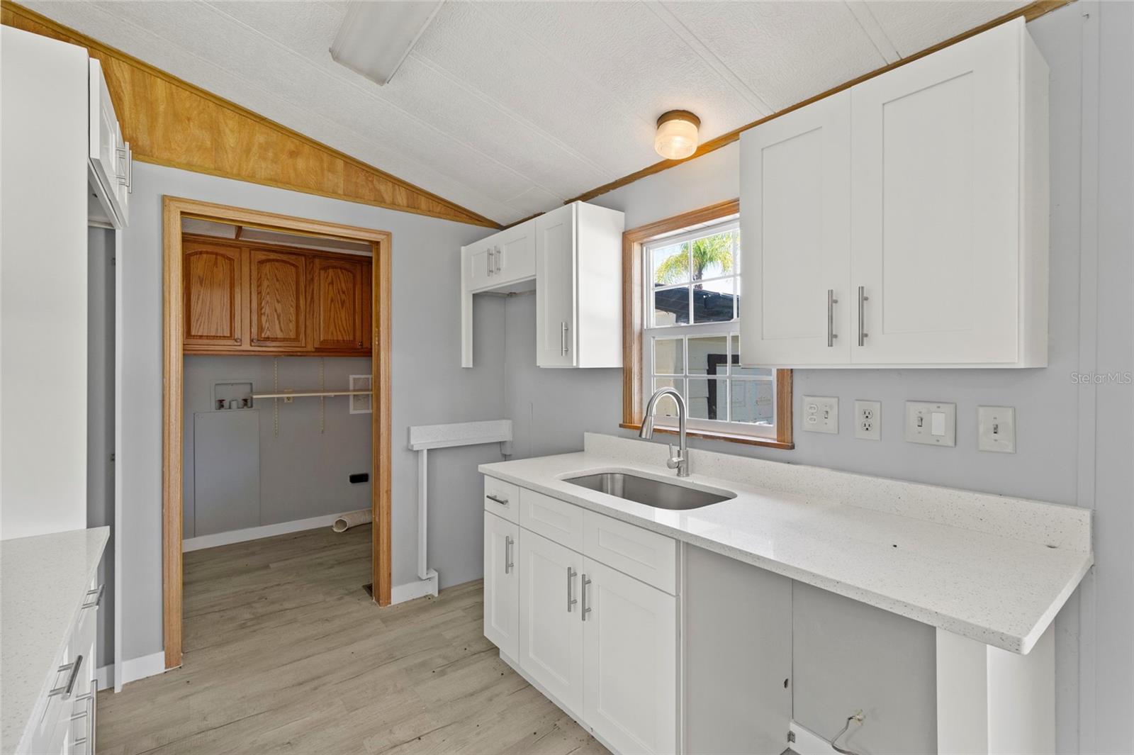 61 MOURNINGDOVE CT #0 — photo 8